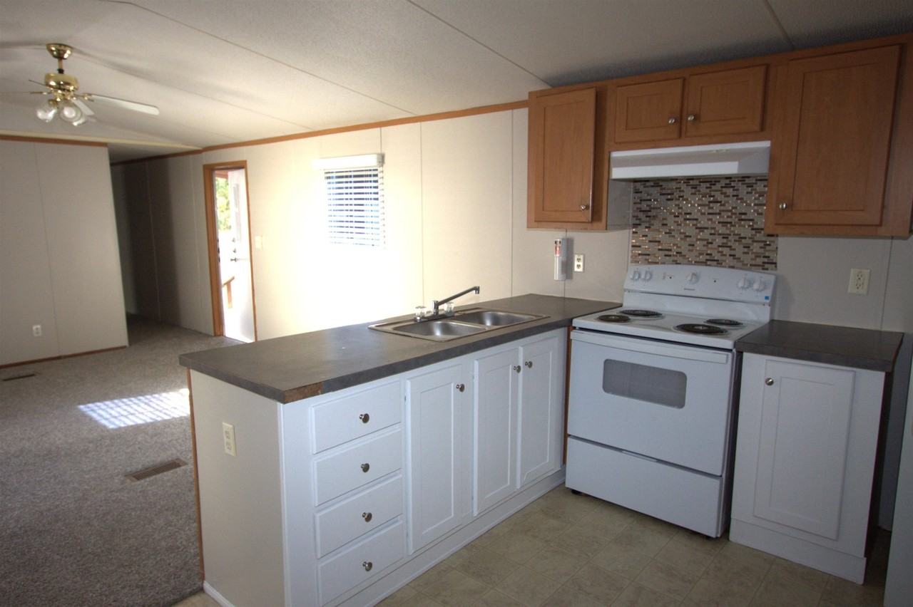 1036 N Main St - Photo 4 of 8