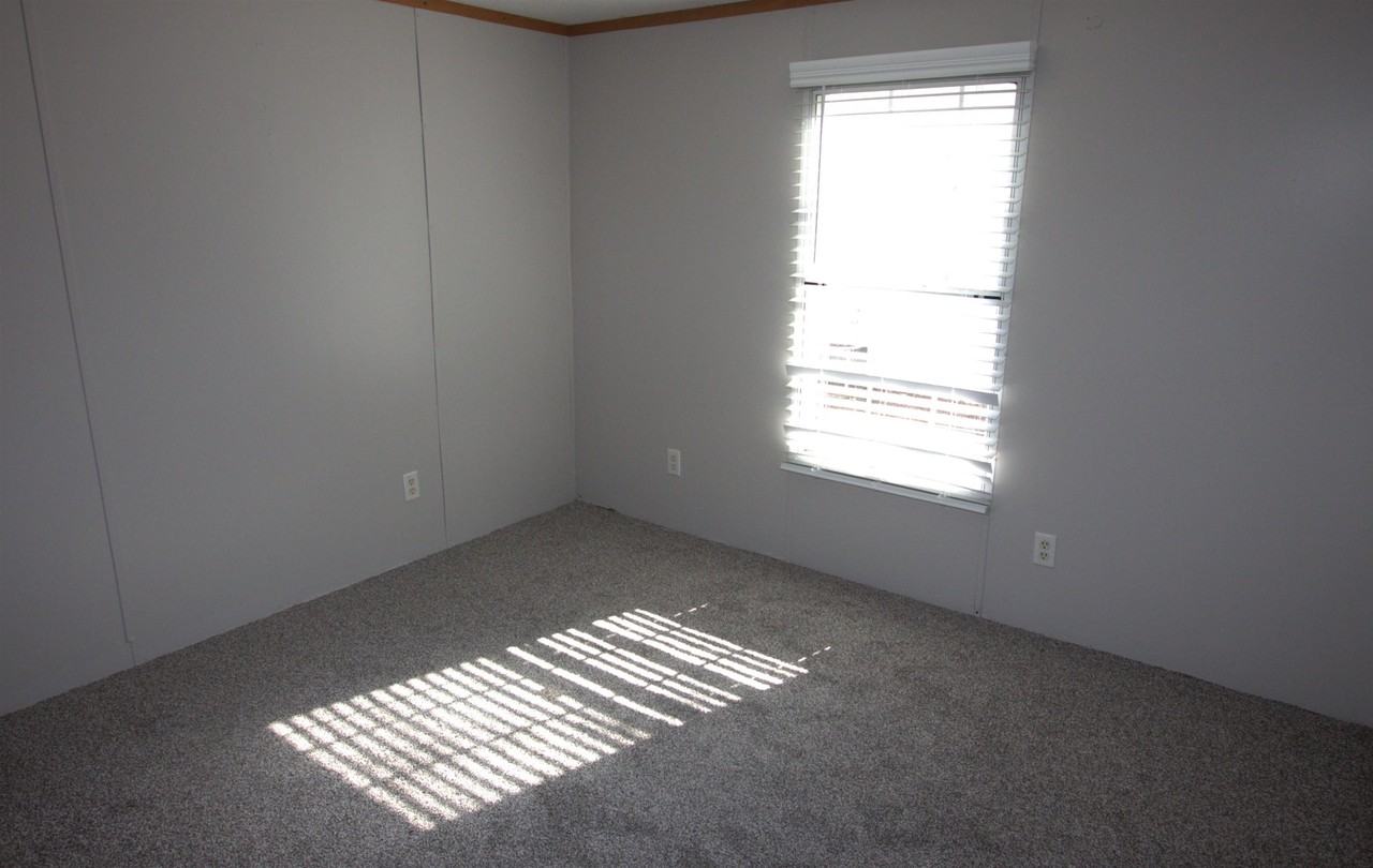 1036 N Main St - Photo 5 of 8