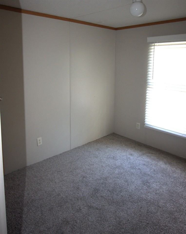 1036 N Main St - Photo 7 of 8