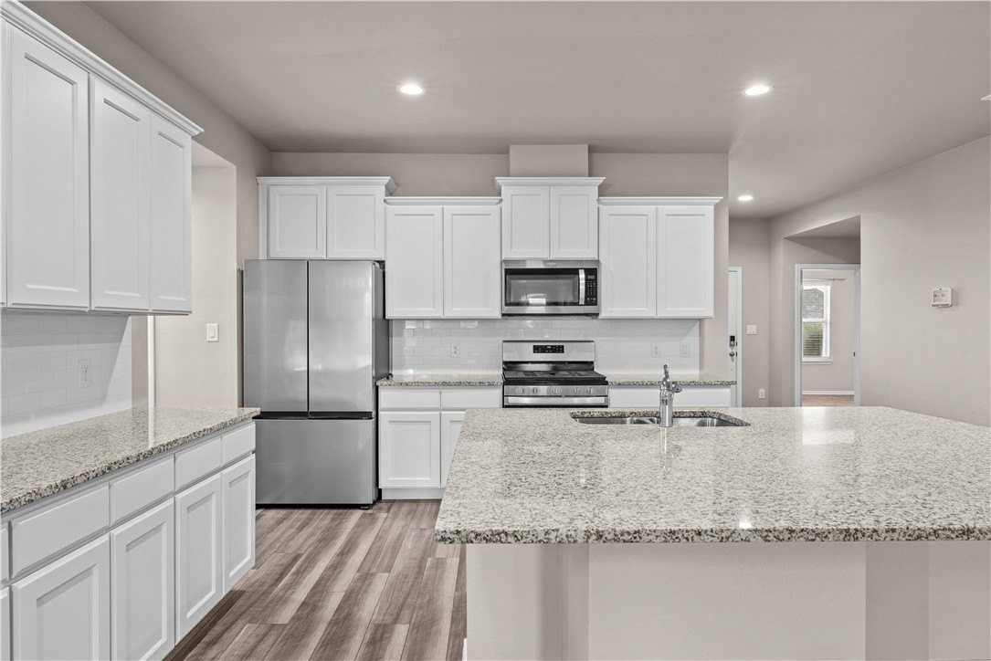7218 Tristan Dr - Photo 3 of 24