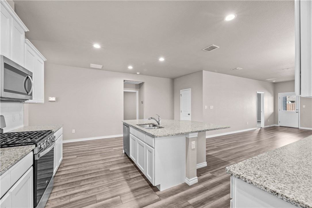7218 Tristan Dr - Photo 5 of 24