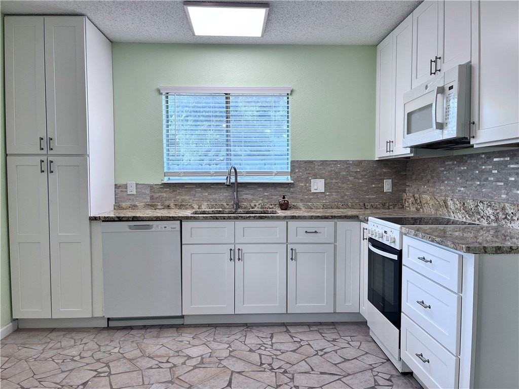 1215 S Whitney St - Photo 6 of 22