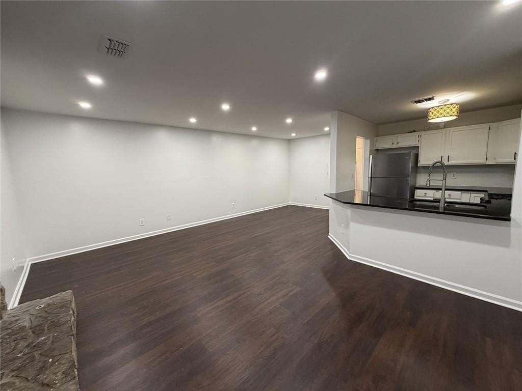 3253 Tennington Pl - Photo 3 of 10