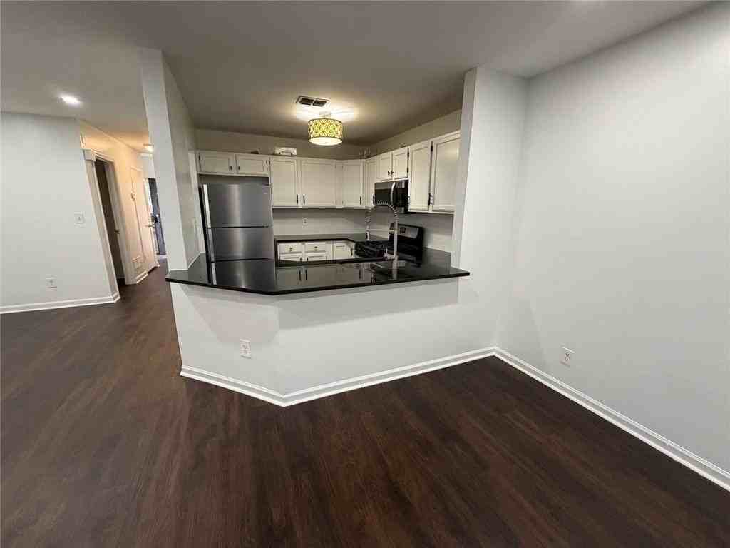 3253 Tennington Pl - Photo 4 of 10
