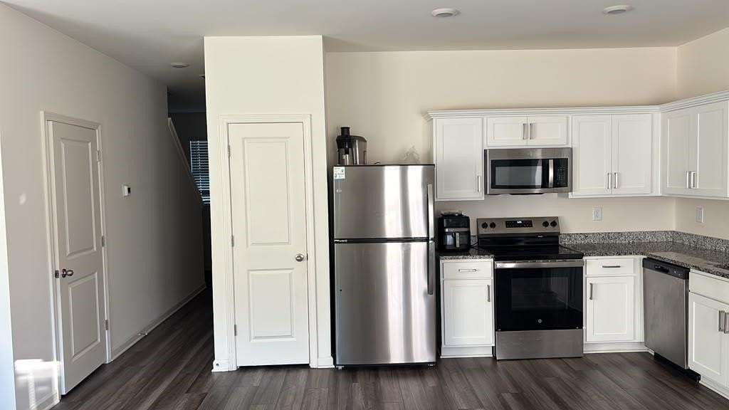 52 Padley Dr - Photo 4 of 8