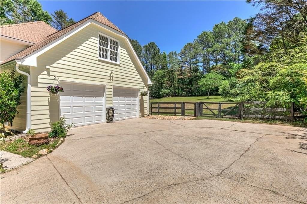 6310 Black Oak Dr - Photo 2 of 41