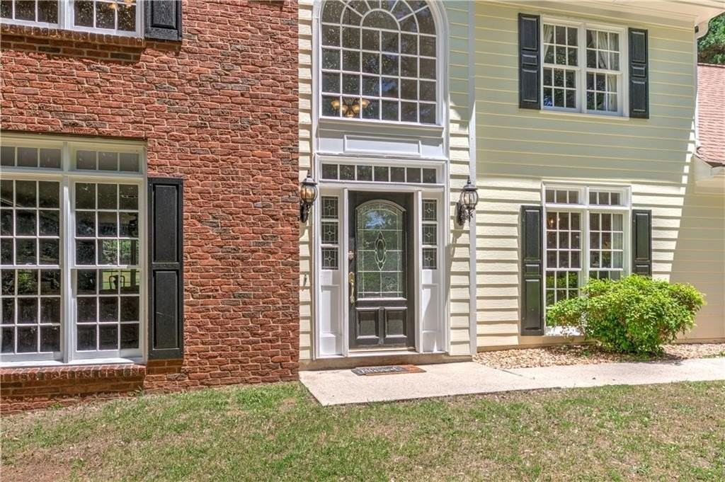 6310 Black Oak Dr - Photo 3 of 41