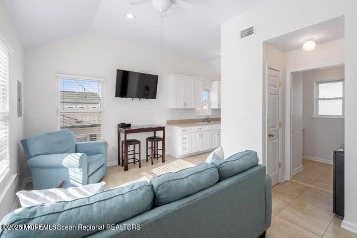 109 W Pompano Way - Photo 4 of 18