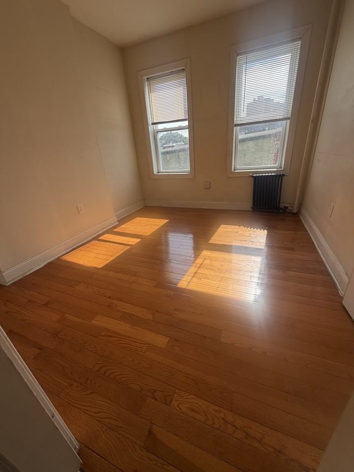 330 50th St #34 - Photo 2 of 6