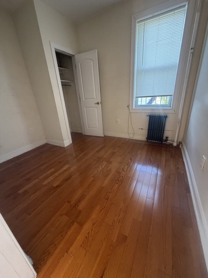 330 50th St #34 - Photo 3 of 6