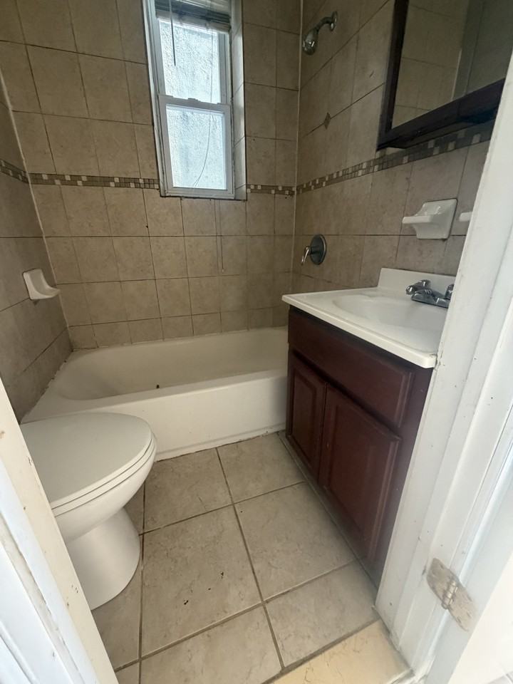 330 50th St #34 - Photo 4 of 6