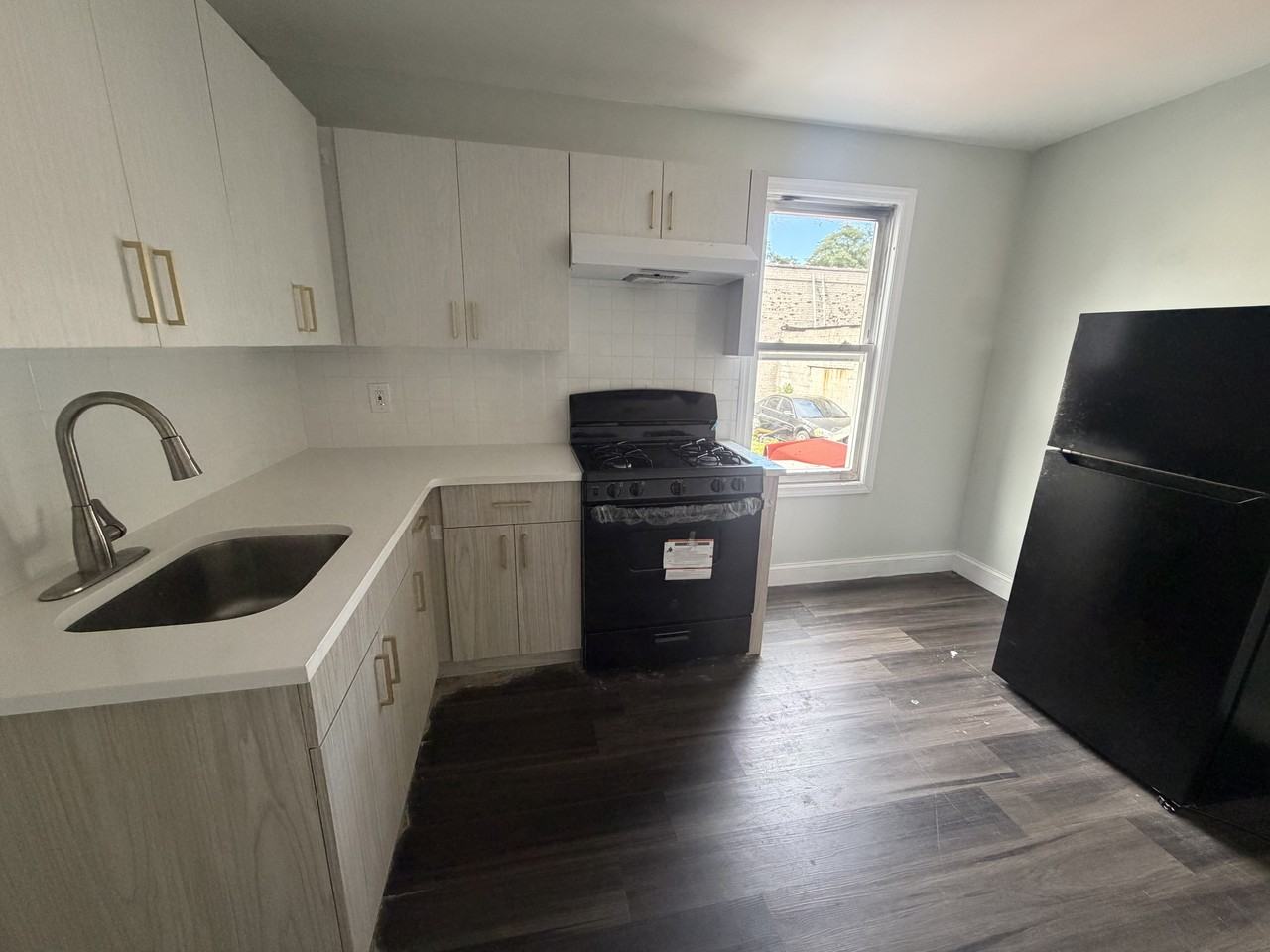 423 E 1st Ave #1 - Photo 2 of 14