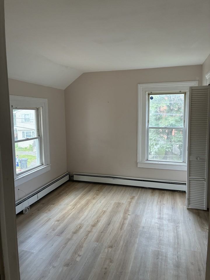 405 Bellevue St #2 - Photo 5 of 15