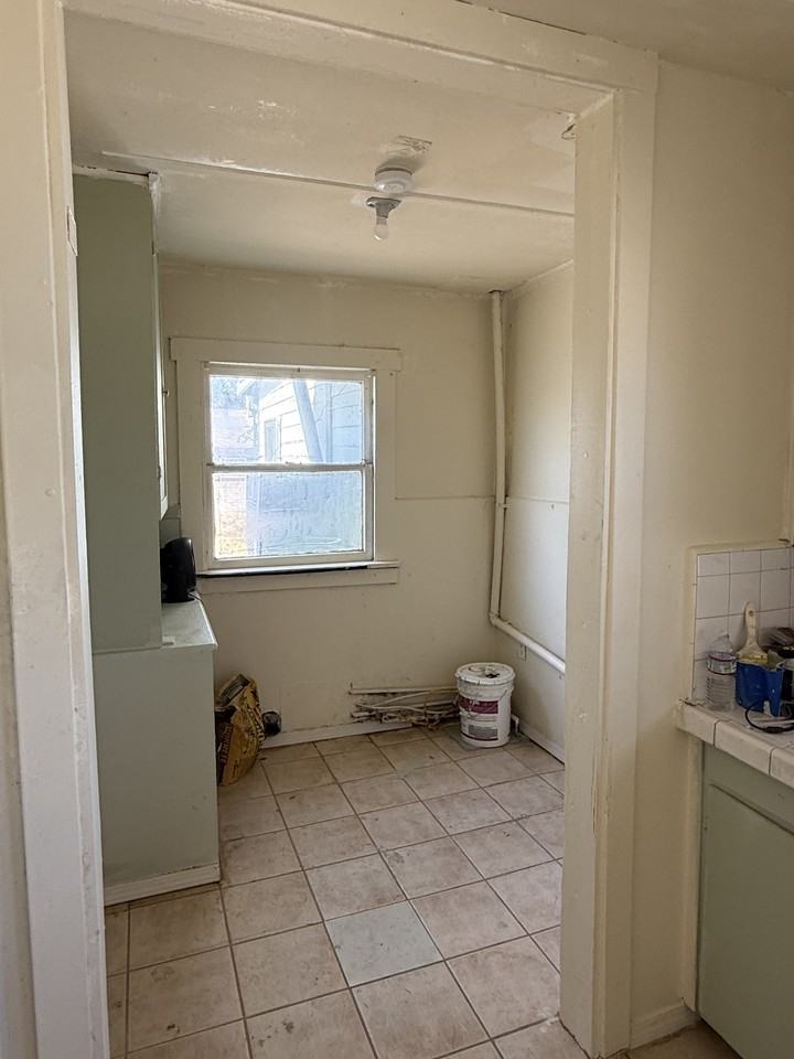 523 W Oldfield St #NA - Photo 5 of 9