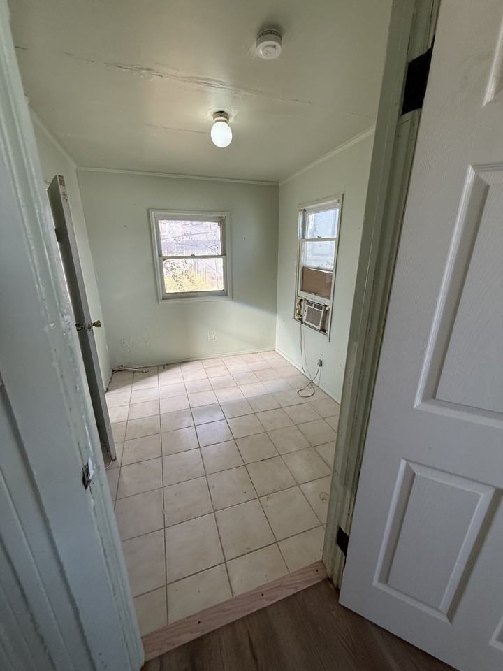 523 W Oldfield St #NA - Photo 6 of 9