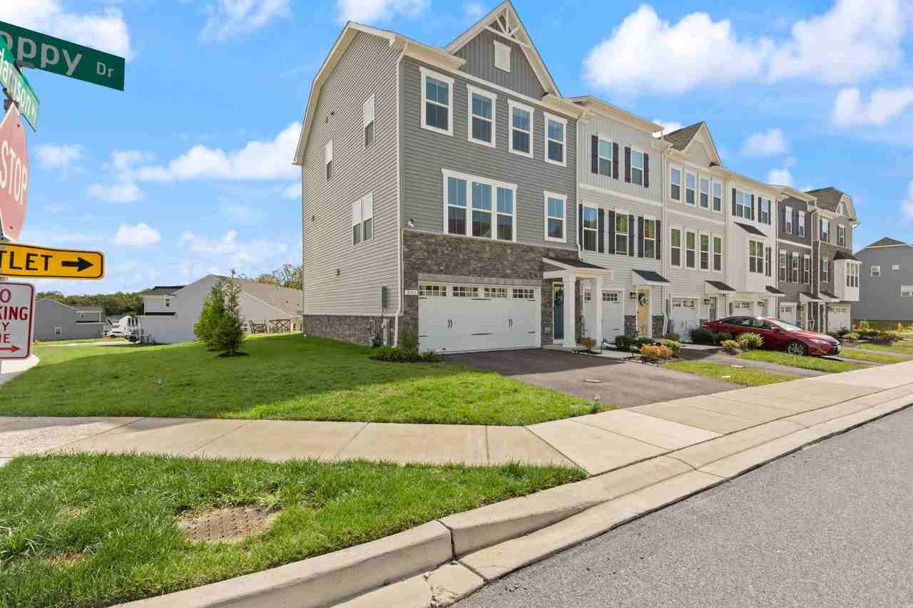 901 Poppy Dr - Photo 2 of 34
