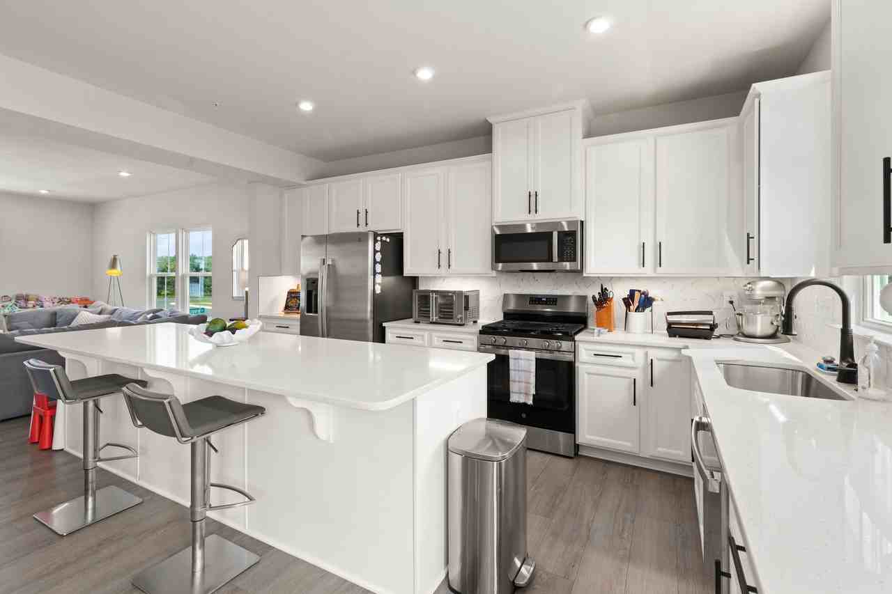 901 Poppy Dr - Photo 4 of 34