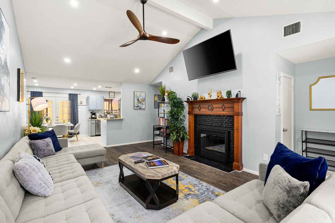 1402 Theodora Cv #NA - Photo 3 of 23