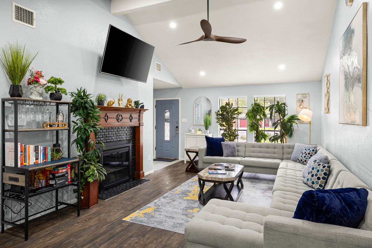 1402 Theodora Cv #NA - Photo 4 of 23