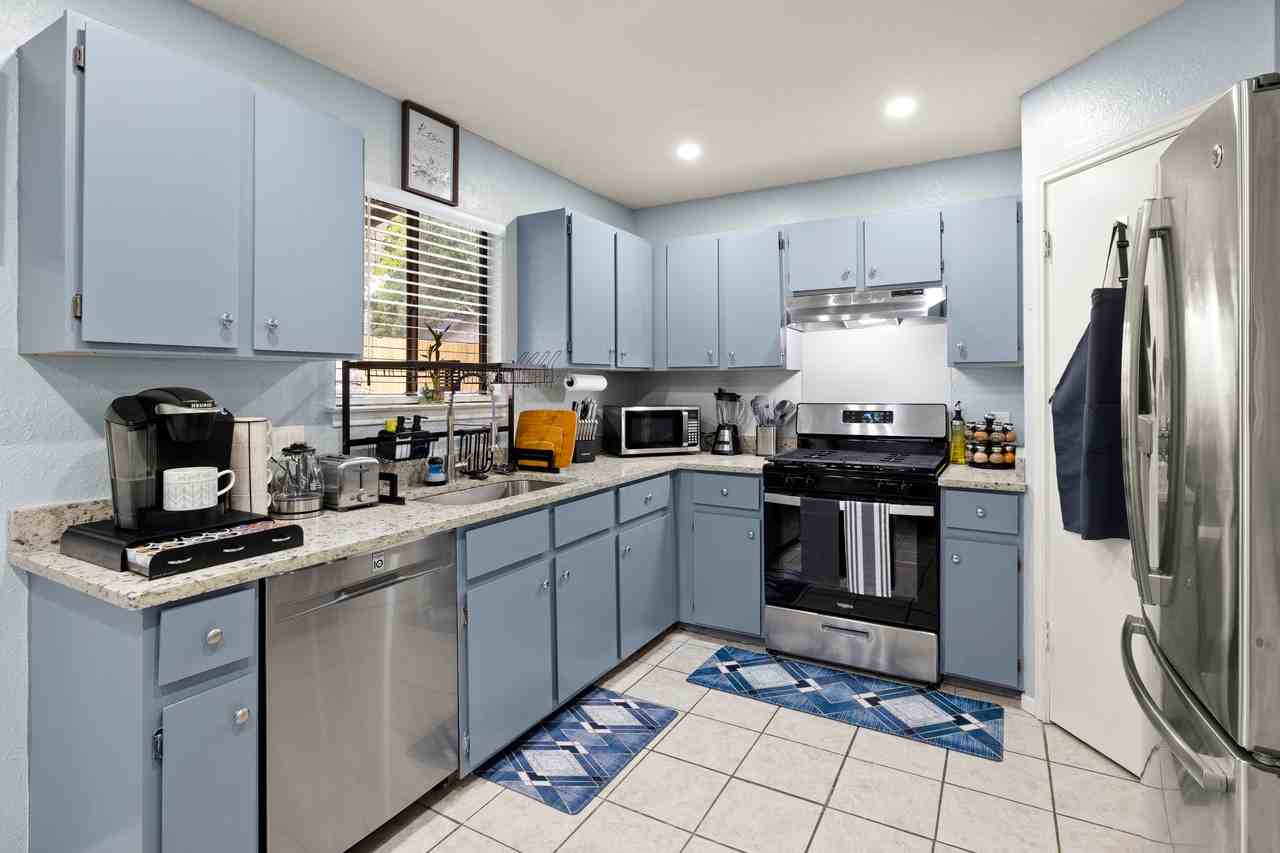 1402 Theodora Cv #NA - Photo 7 of 23