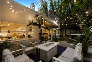 featured image of 8467 Willoughby Ave #NA