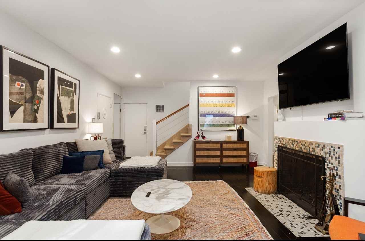 8467 Willoughby Ave #NA - Photo 2 of 37