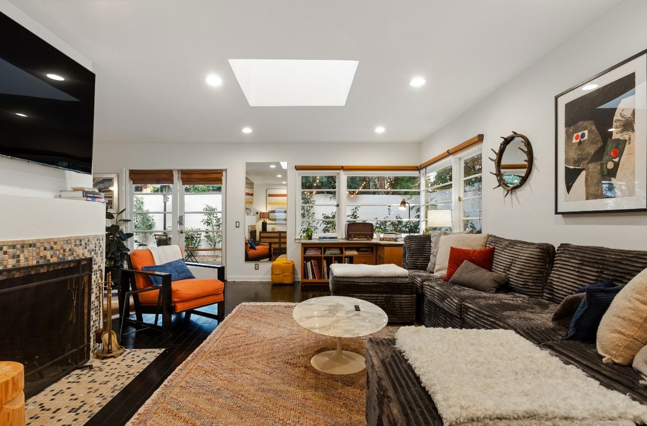 8467 Willoughby Ave #NA - Photo 3 of 37