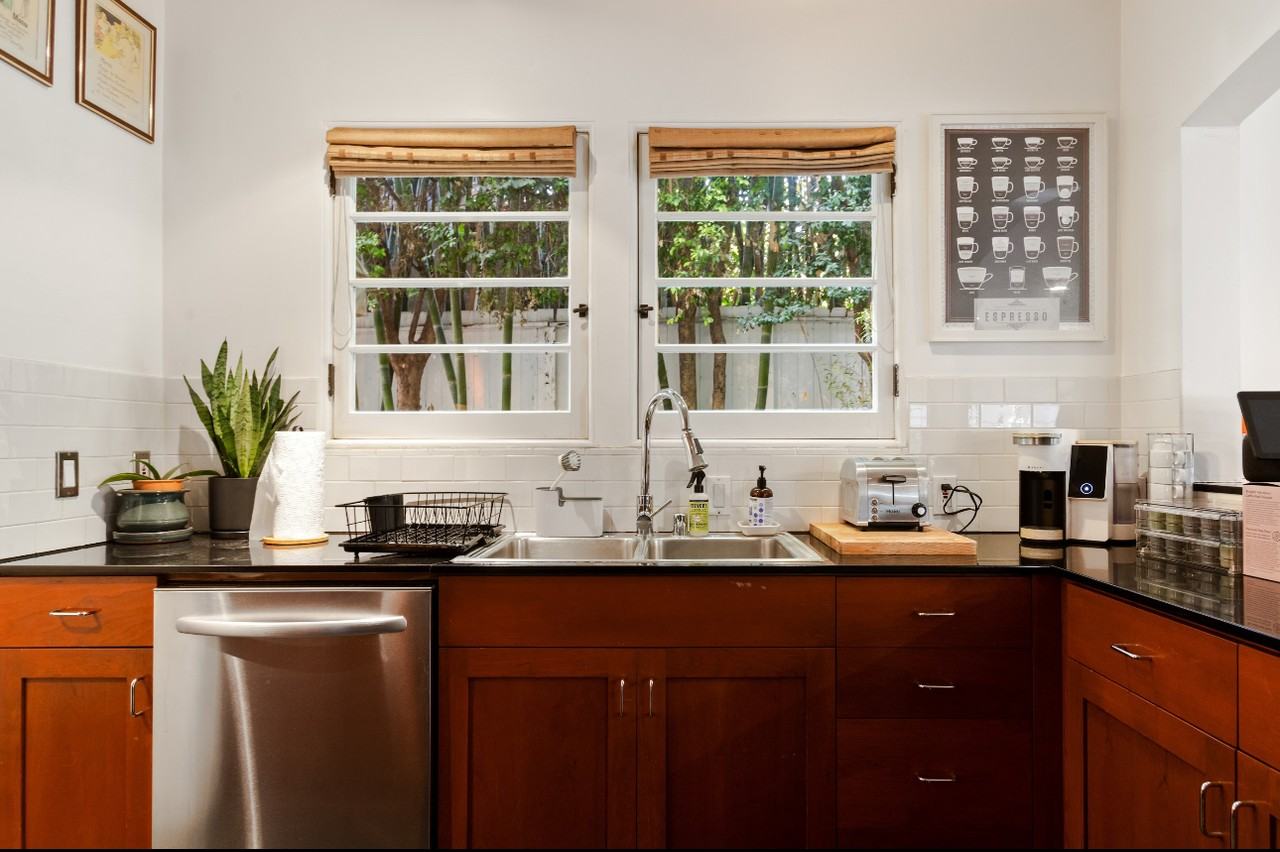 8467 Willoughby Ave #NA - Photo 5 of 37