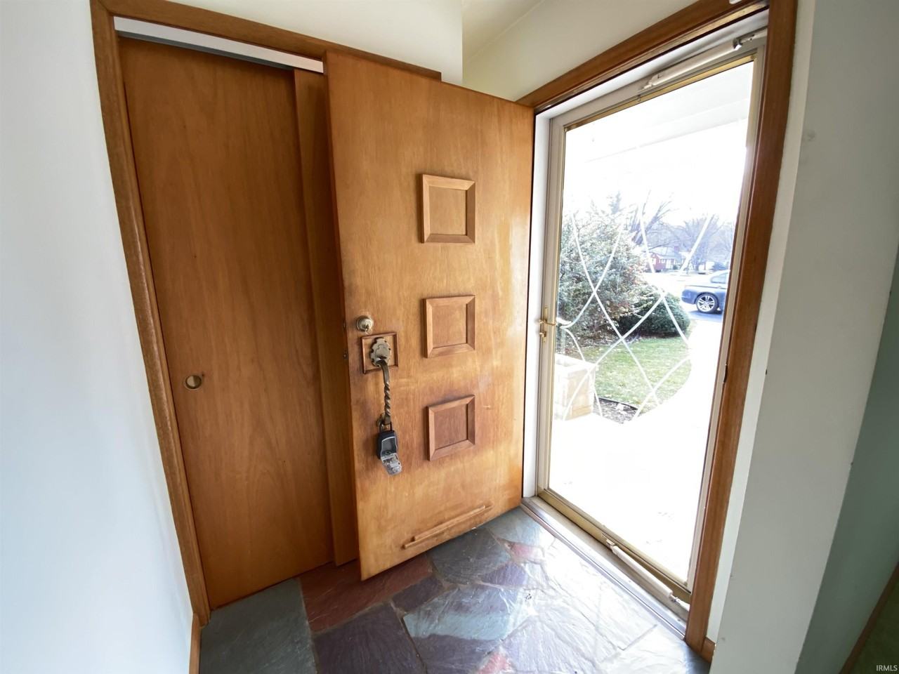 3104 Maple Ln - Photo 4 of 21