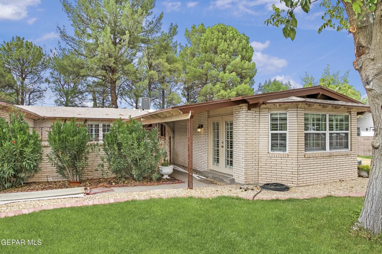 801 Montclair Dr - Photo 3 of 45