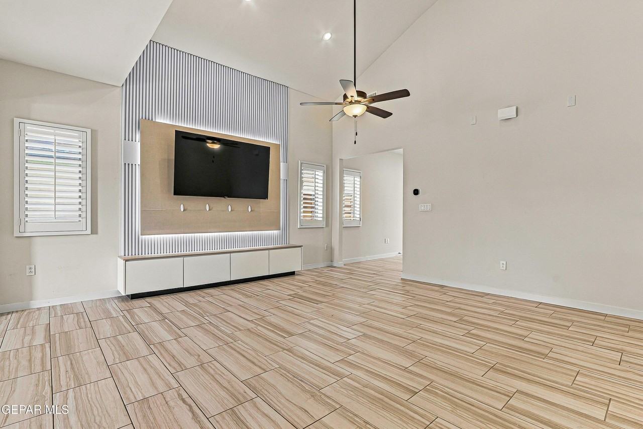 7816 Enchanted Park Dr - Photo 7 of 42