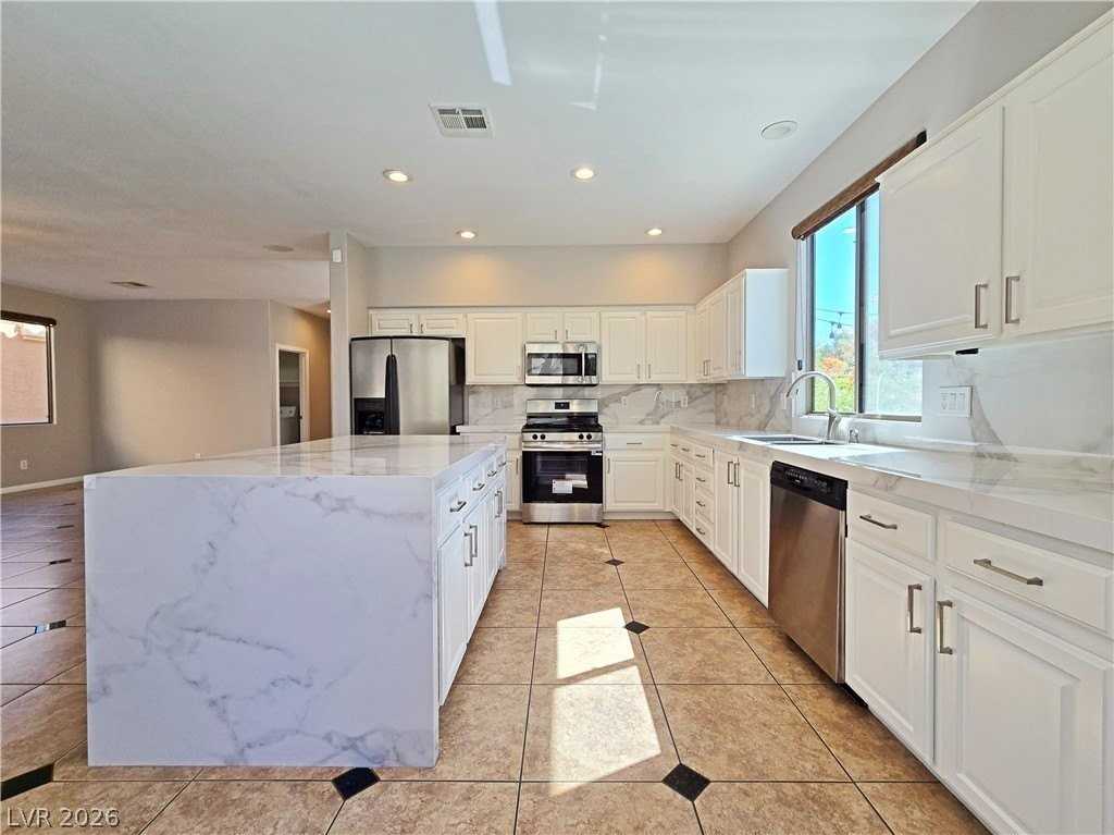 6901 Trace Hollow St - Photo 3 of 38