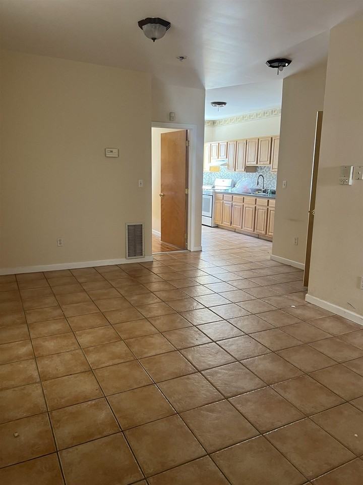 1525 48th St #1 - Photo 3 of 5