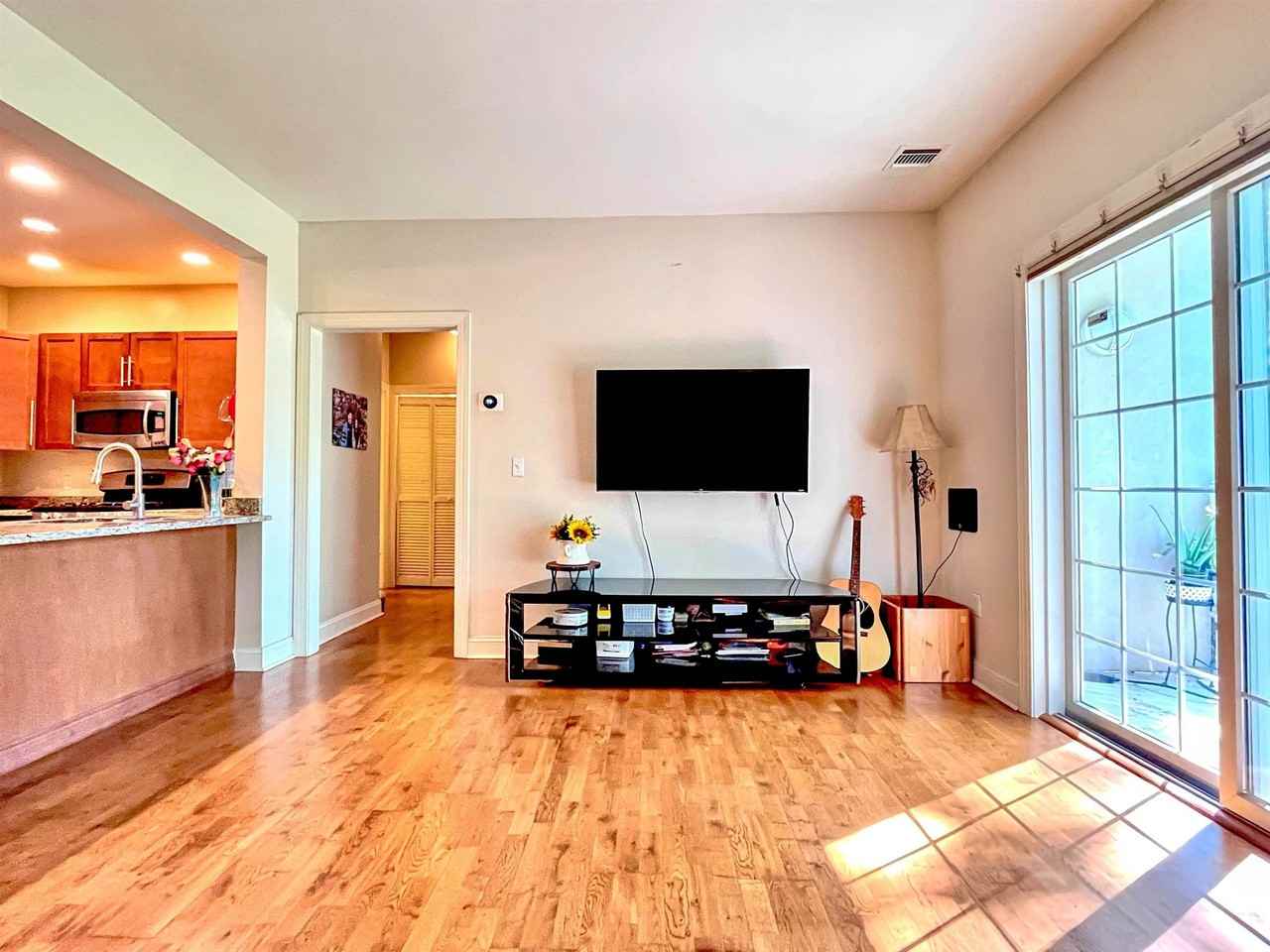 2113 Windsor Park Ct #113 - Photo 3 of 21