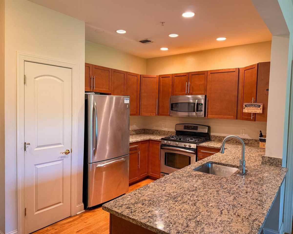 2113 Windsor Park Ct #113 - Photo 4 of 21