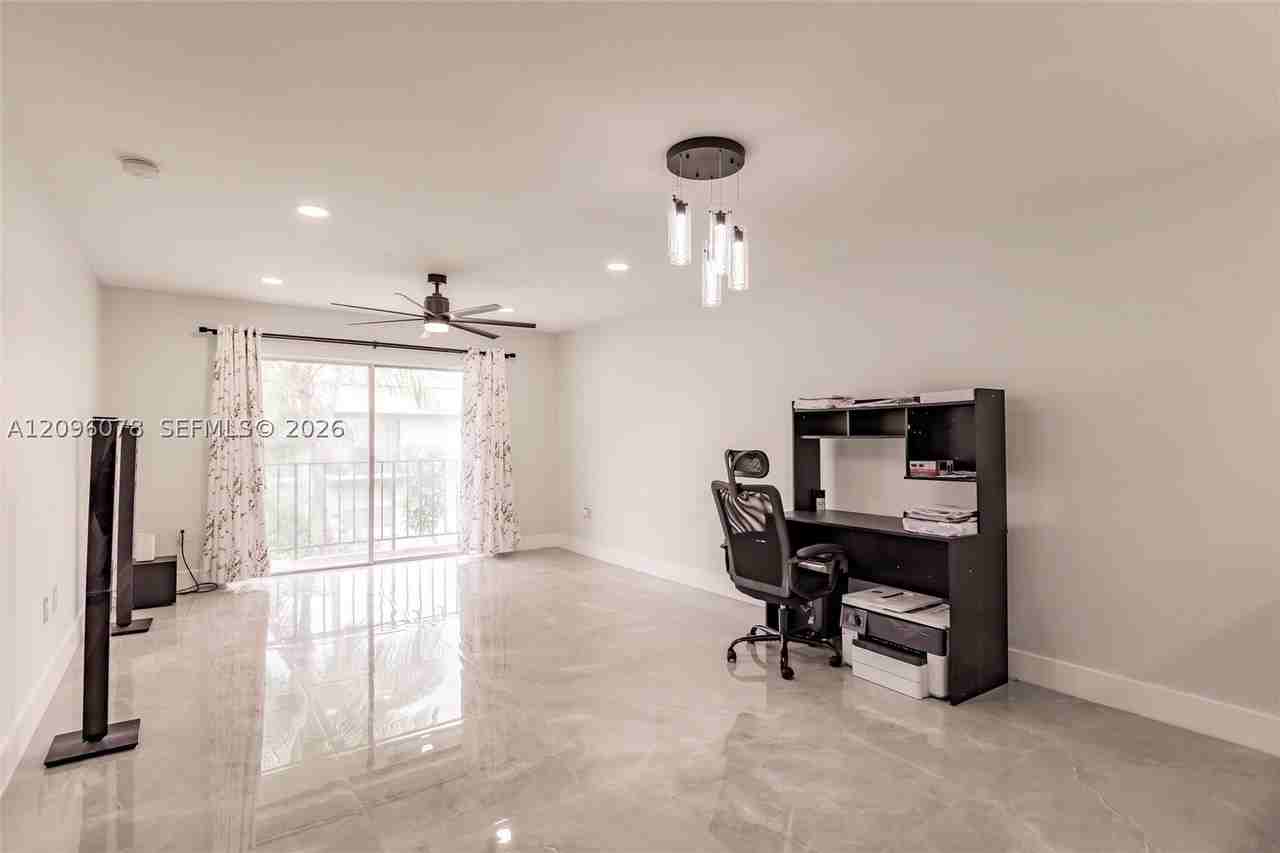 807 W Oakland Park Blvd #H12 - Photo 2 of 23