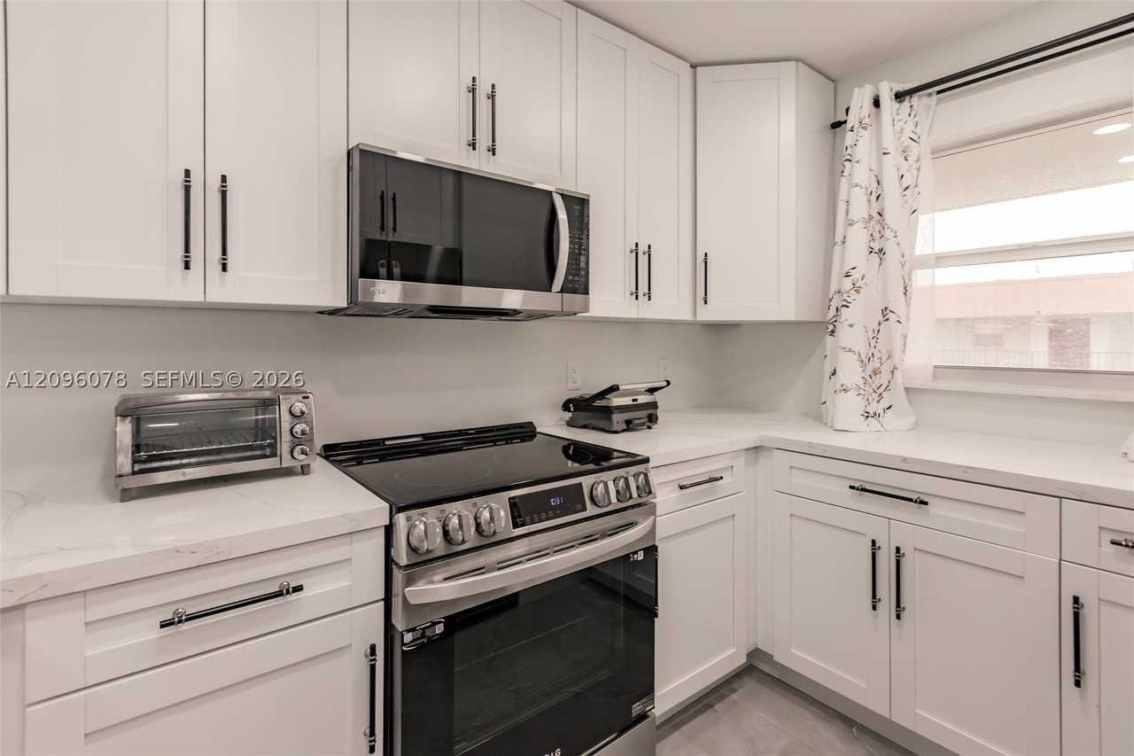 807 W Oakland Park Blvd #H12 - Photo 6 of 23