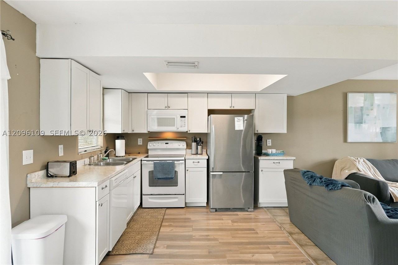 3017 Sw Santa Barbara Pl #3017 - Photo 6 of 17