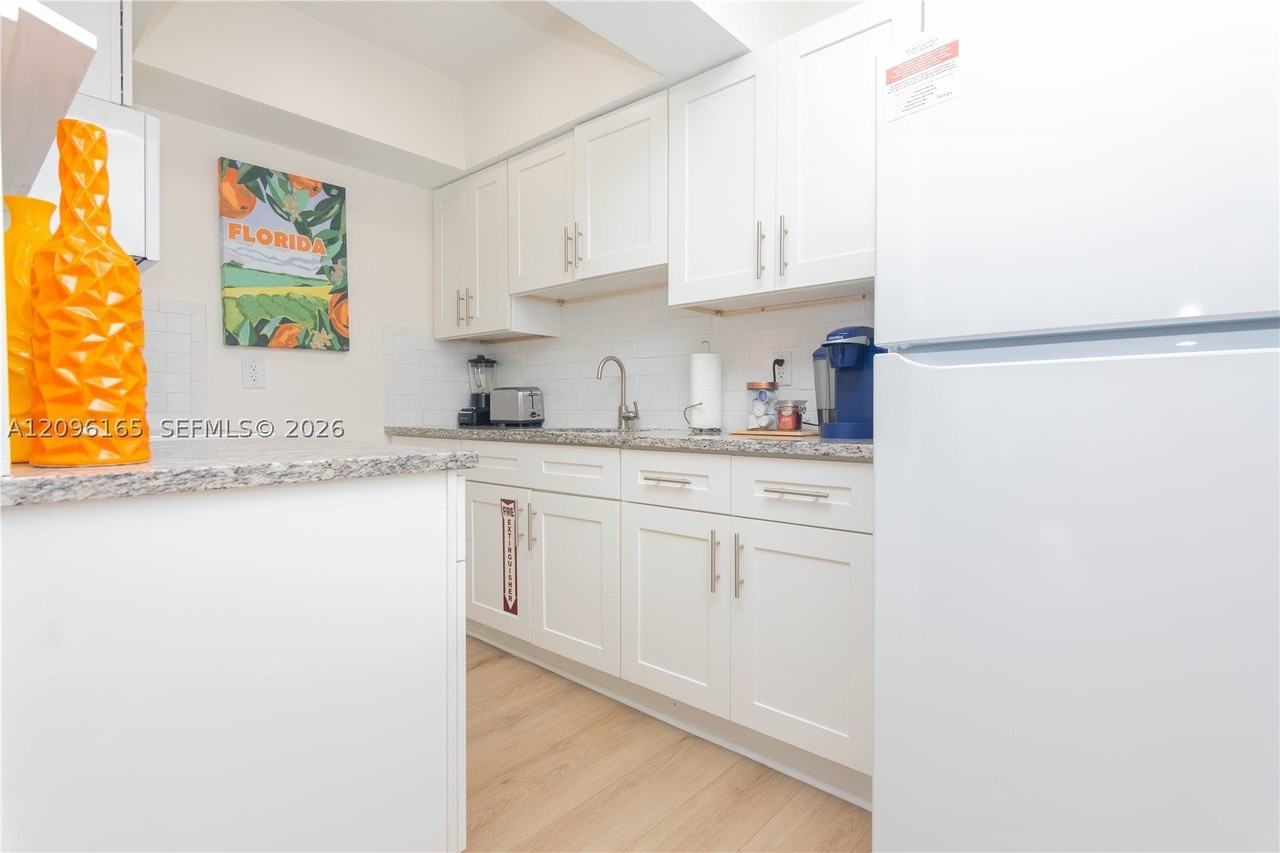 735 Ne 15th St #1-4 - Photo 5 of 32