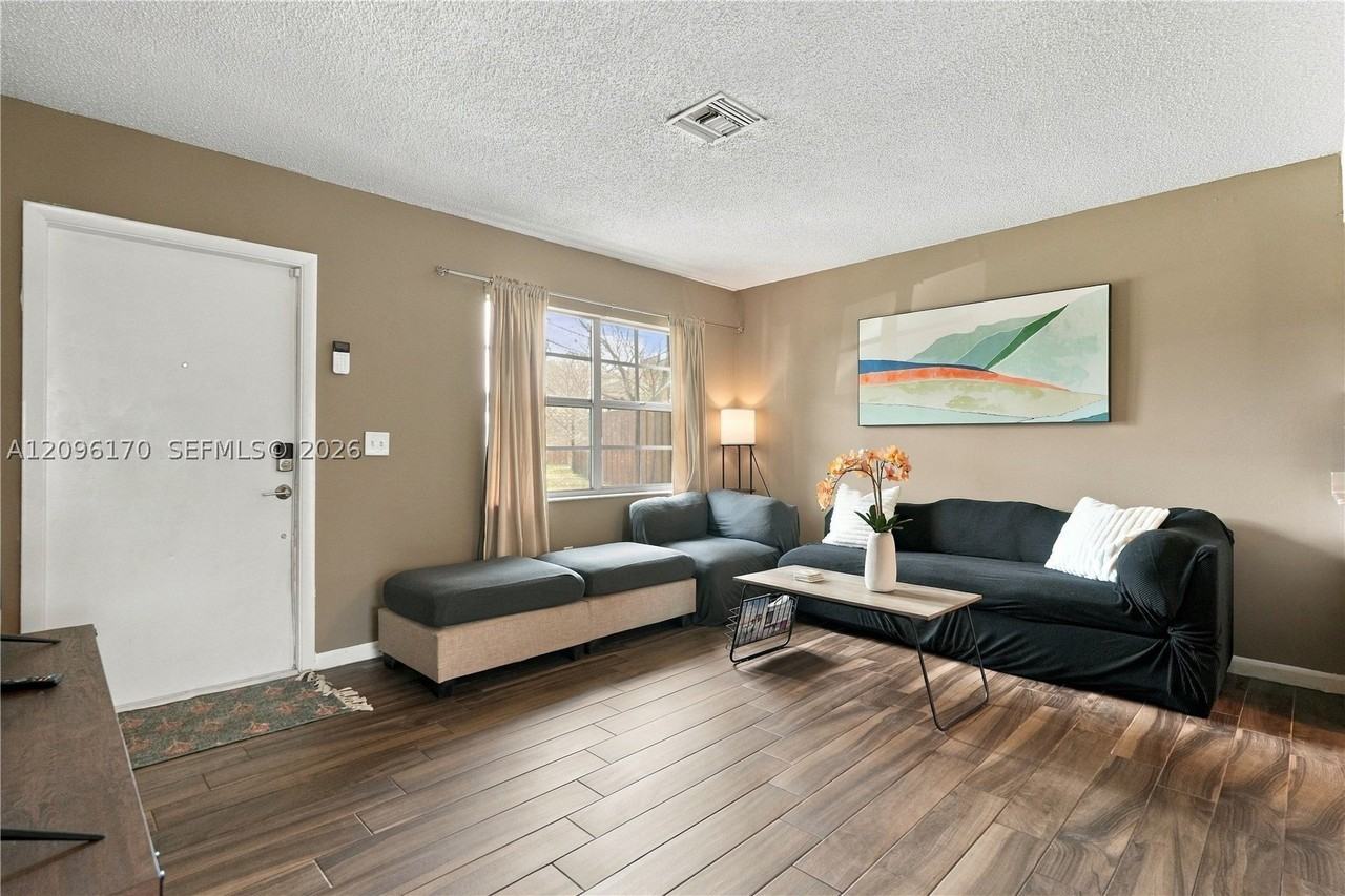 3019 Sw Santa Barbara Pl #3019 - Photo 2 of 17