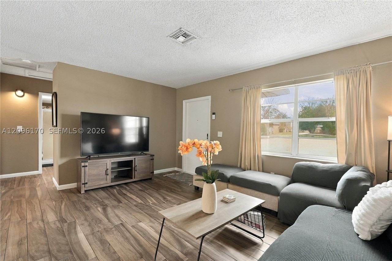 3019 Sw Santa Barbara Pl #3019 - Photo 3 of 17