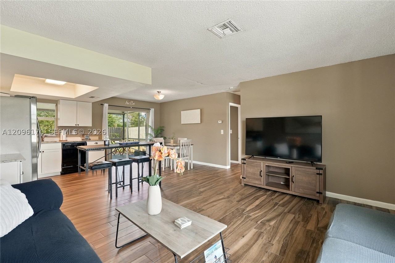 3019 Sw Santa Barbara Pl #3019 - Photo 4 of 17