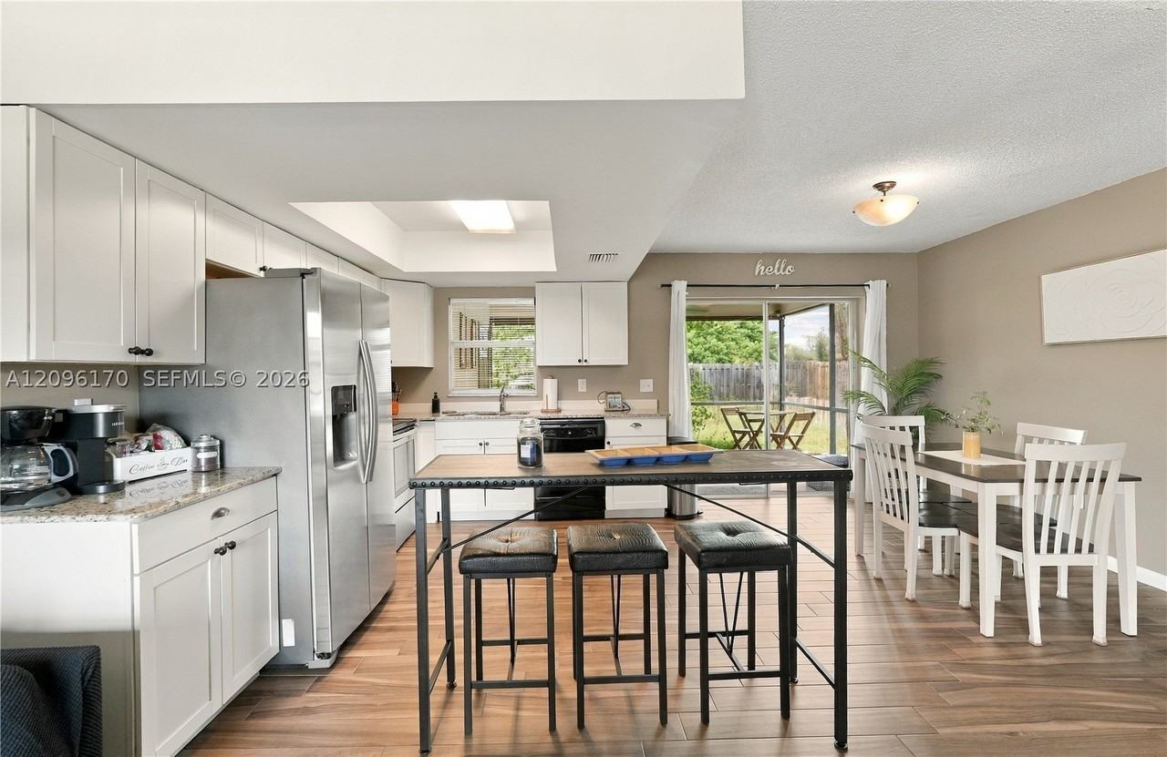 3019 Sw Santa Barbara Pl #3019 - Photo 5 of 17