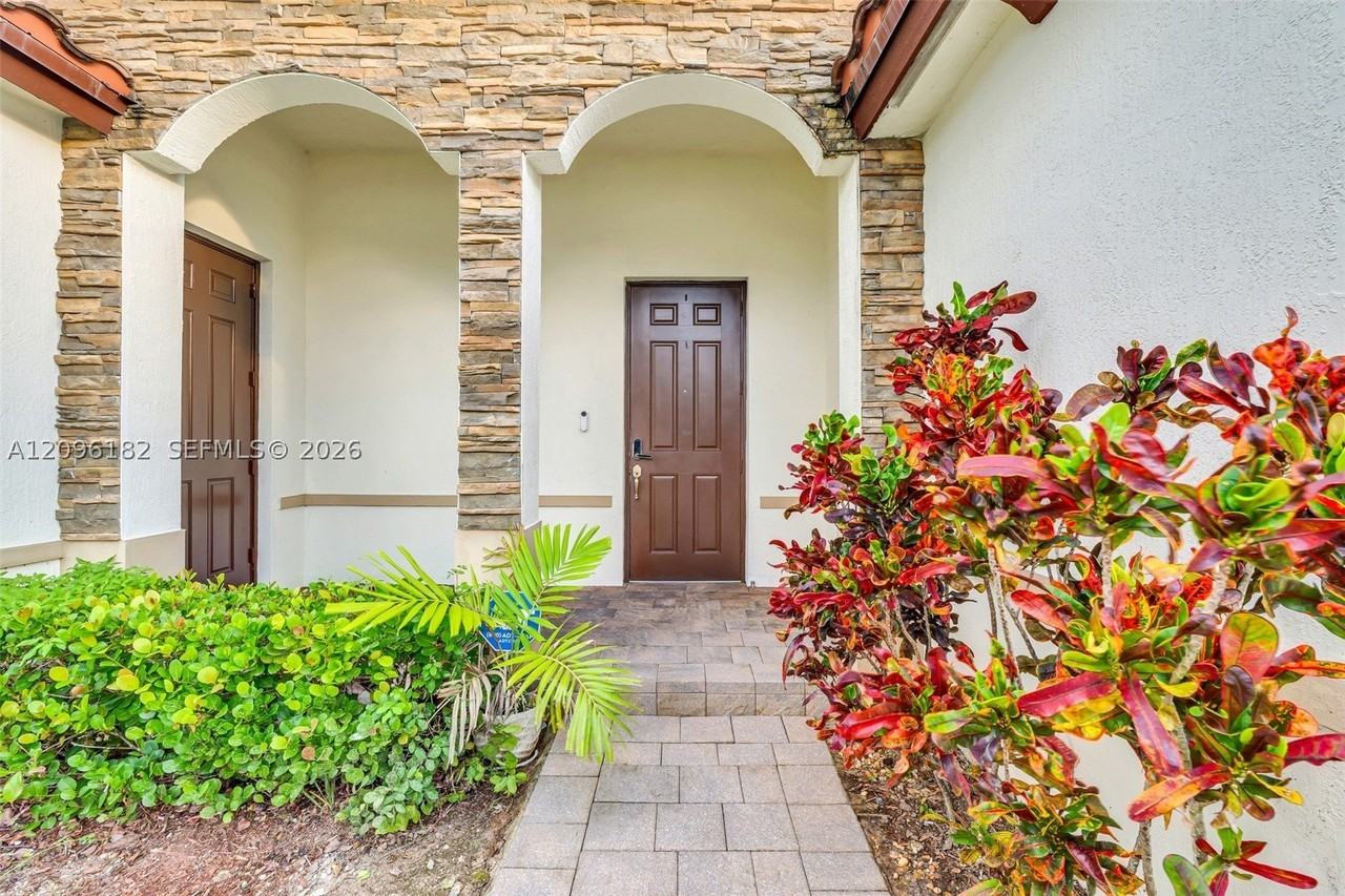 241 Se 35th Ave - Photo 4 of 50