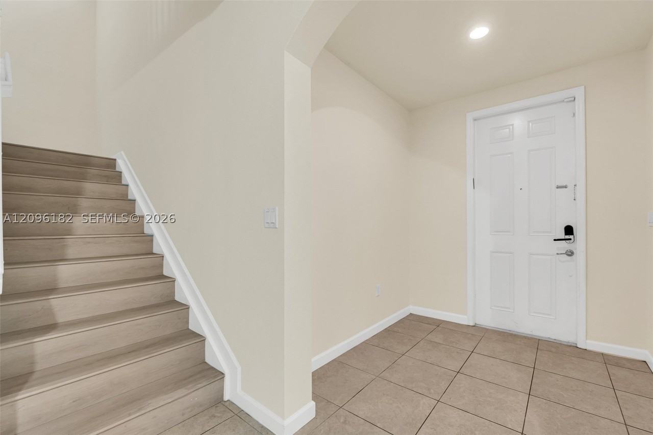 241 Se 35th Ave - Photo 6 of 50