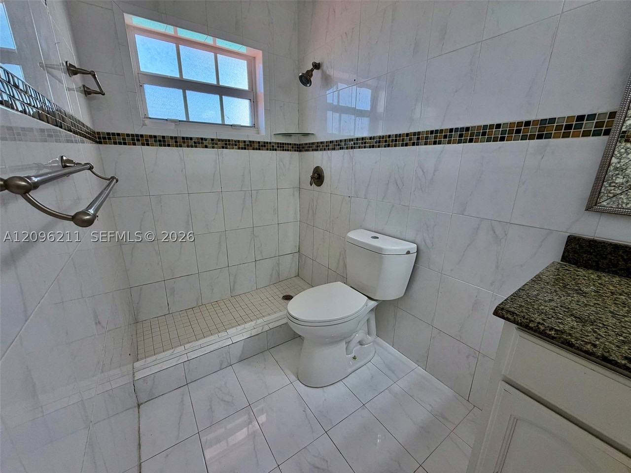 1740 Sw 94th Ave - Photo 4 of 11