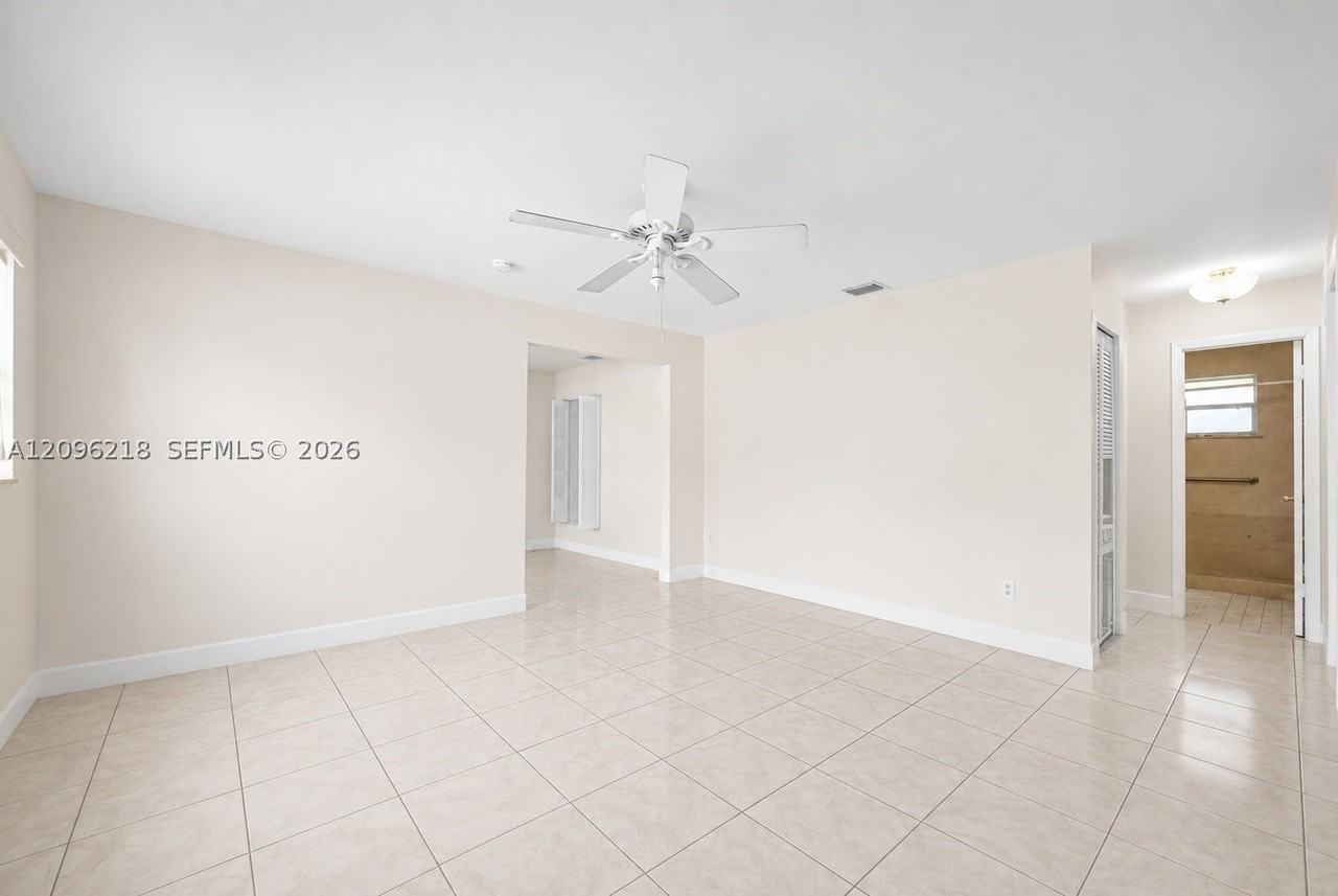 3233 Sw 25th St #2 - Photo 3 of 23