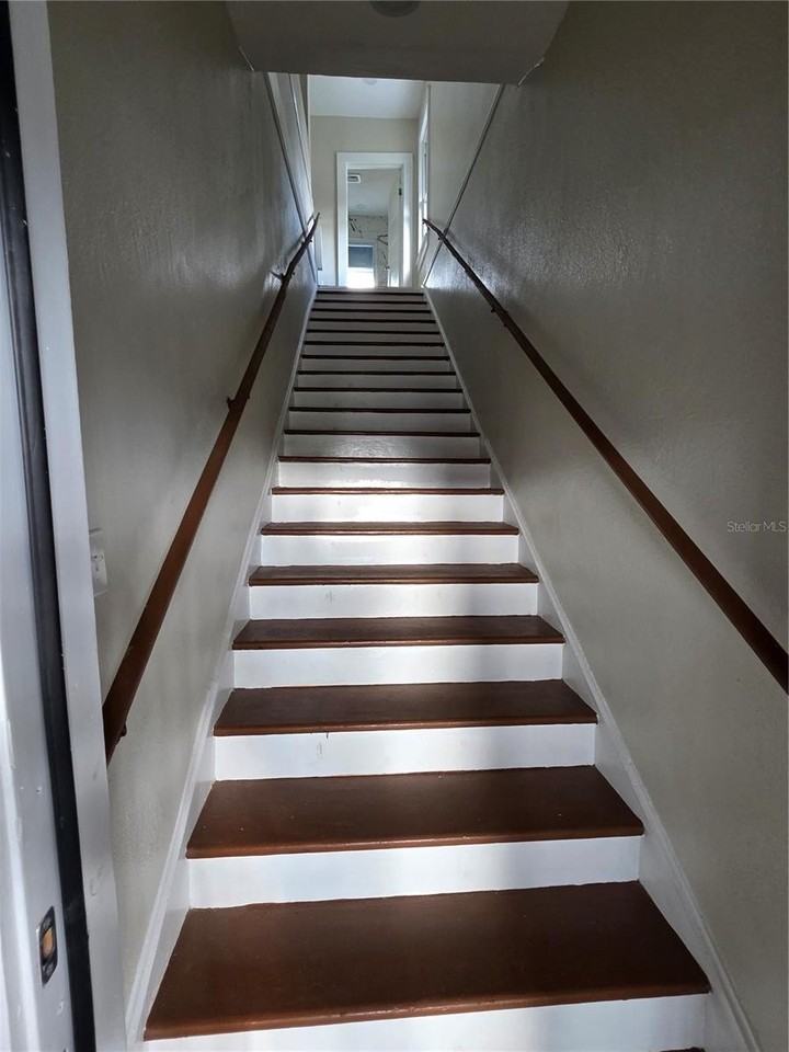 217 S Oak Ave - Photo 3 of 15