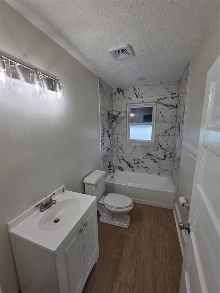 217 S Oak Ave - Photo 4 of 15