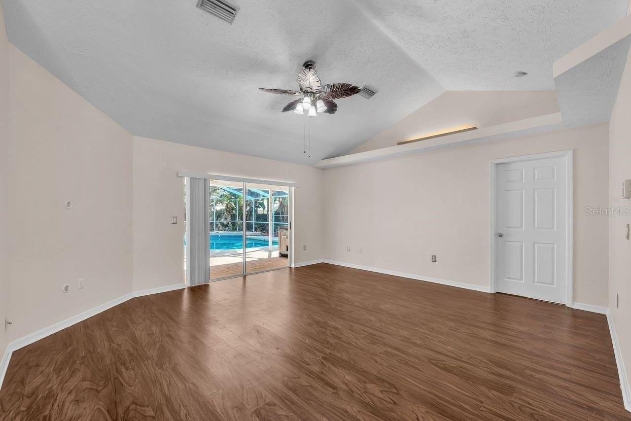 4008 Eagles Nest Dr - Photo 4 of 32